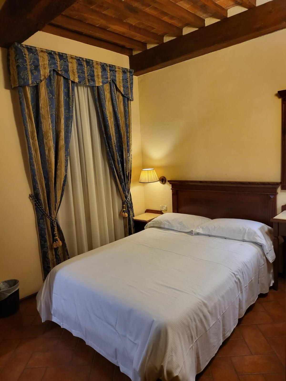Hotel Logge Dei Mercanti Monte San Savino Exterior foto