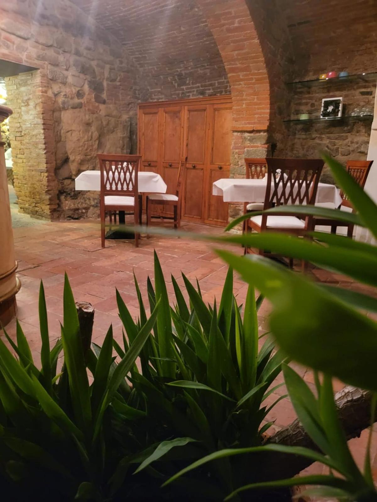 Hotel Logge Dei Mercanti Monte San Savino Exterior foto