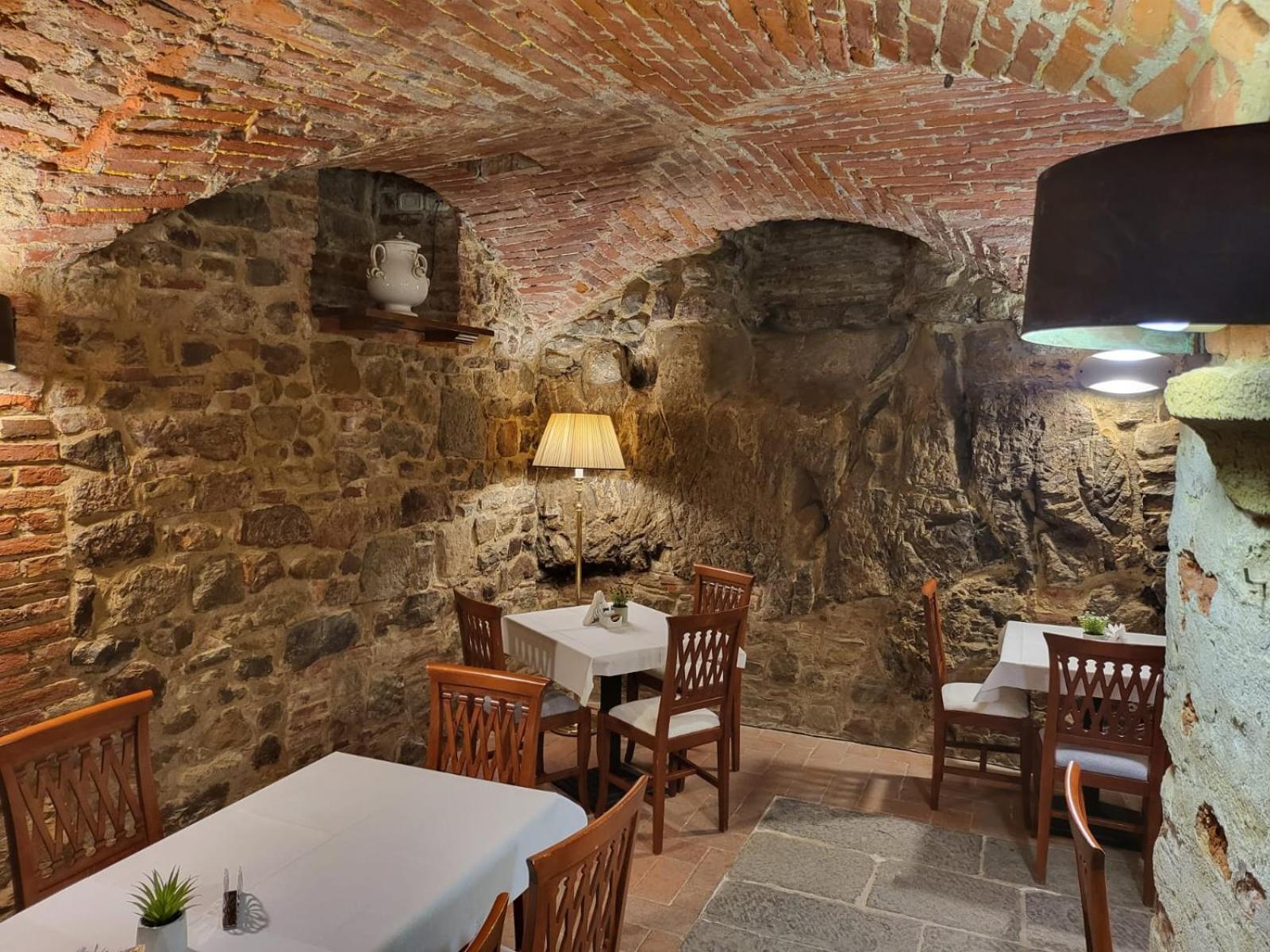 Hotel Logge Dei Mercanti Monte San Savino Exterior foto
