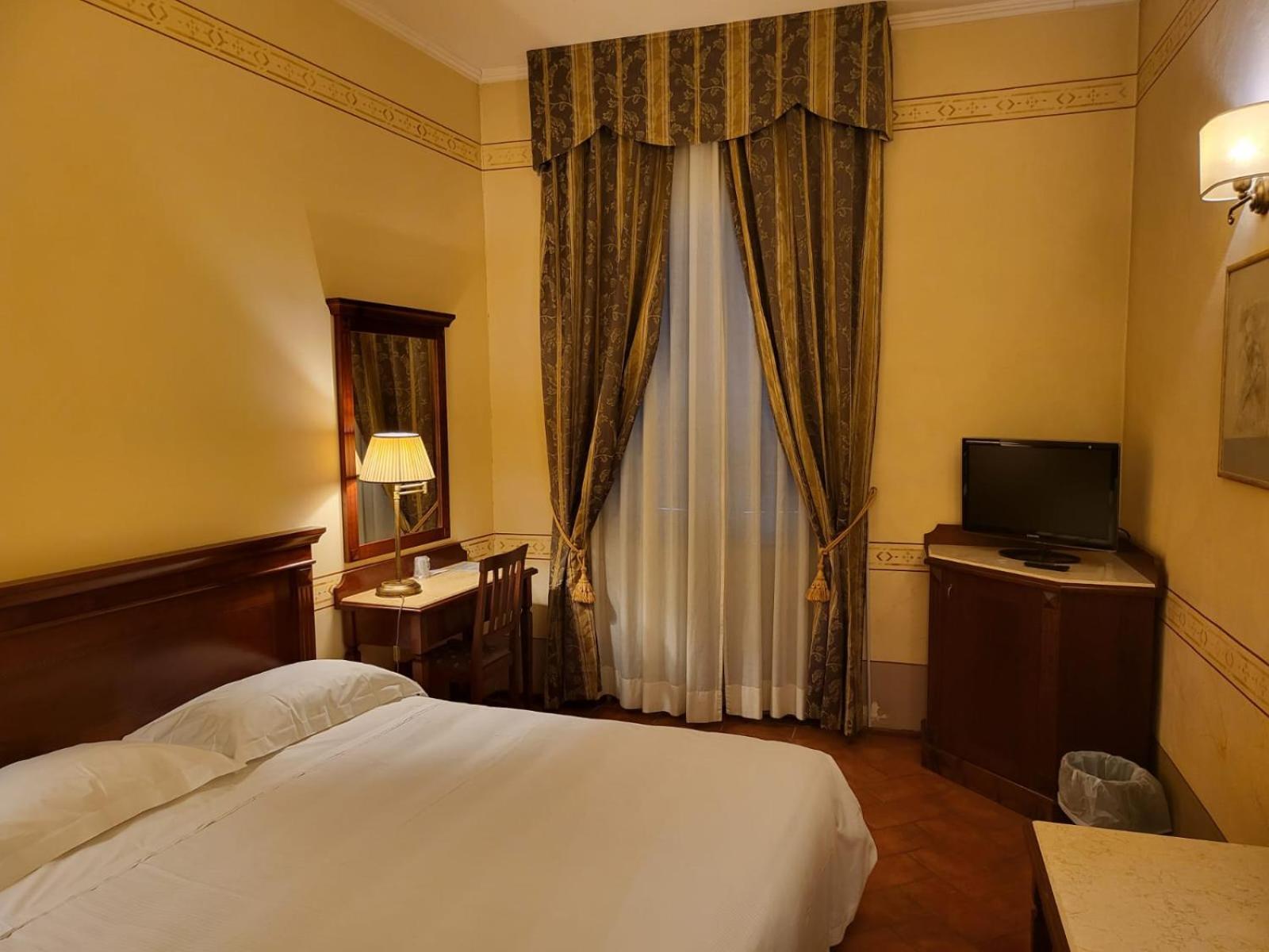 Hotel Logge Dei Mercanti Monte San Savino Exterior foto