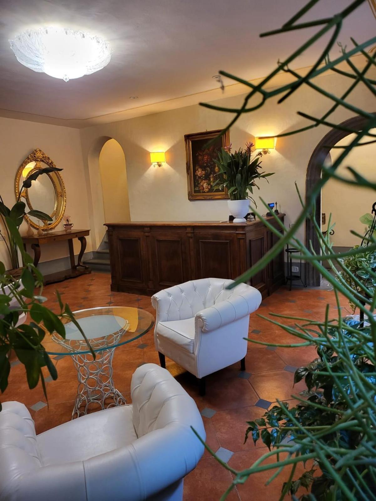 Hotel Logge Dei Mercanti Monte San Savino Exterior foto